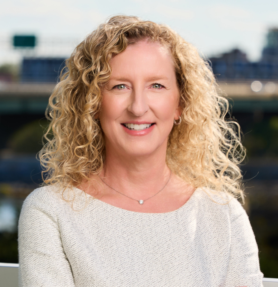 Lisa-Ruggles-Bio-Photo